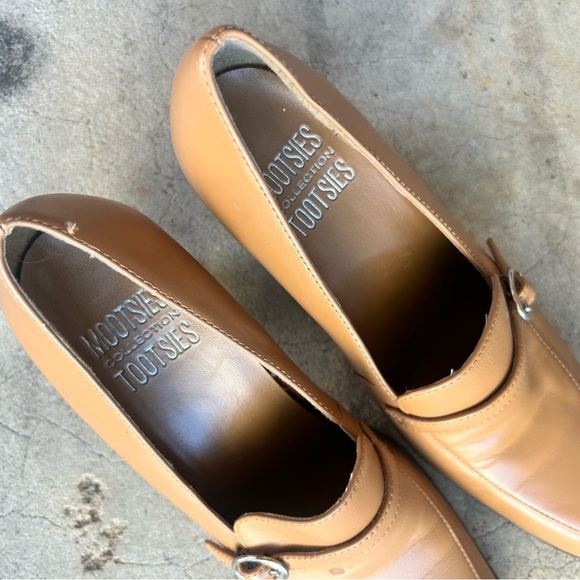 Mootsies Tootsies Tan Heels Elegant Design - Picture 5 of 6